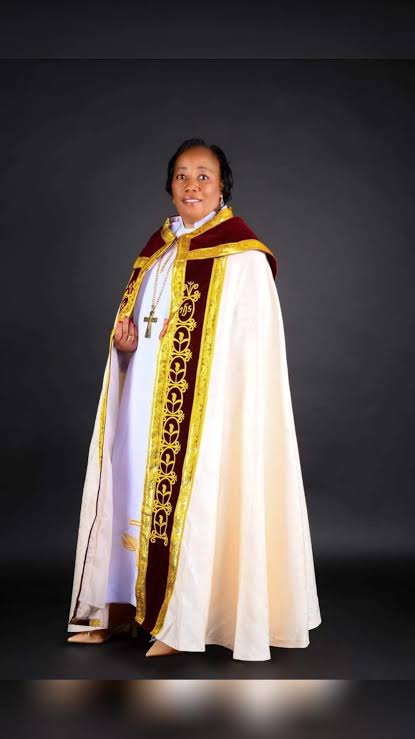 Full Ordination Gown Set — Image 5